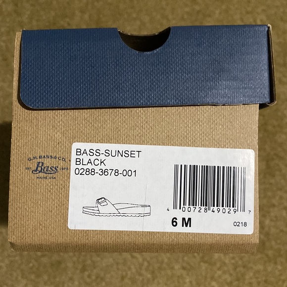 Bass flip flop sandals. Black, Size 6.Excellent condition. - Picture 3 of 3